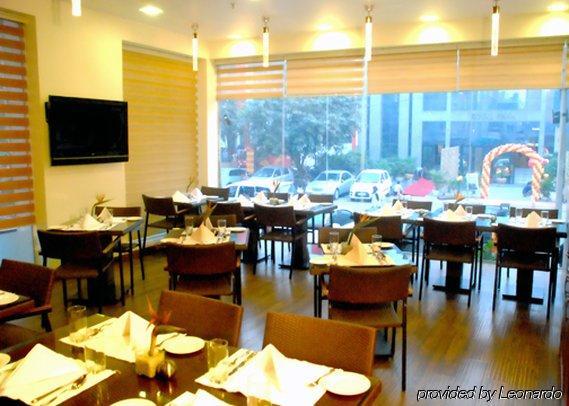 Comfort Inn Anneha Yeni Delhi Restoran fotoğraf
